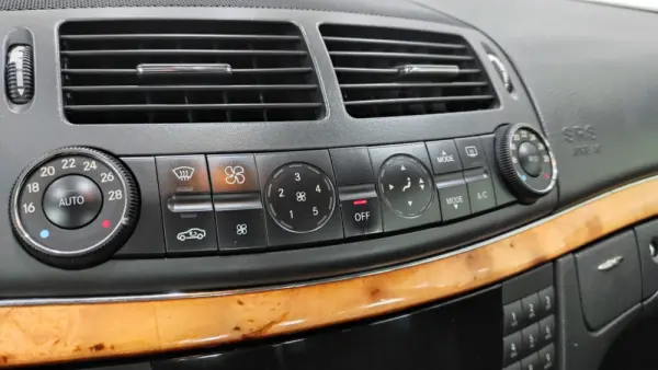 Mercedes-Benz E 220 CDi Avantgarde Aut. 29