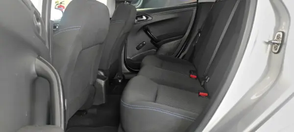 Peugeot 208 1.2 PureTech Style 6