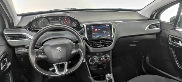 Peugeot 208 1.2 PureTech Style 9