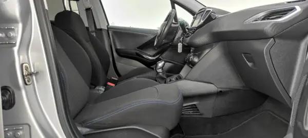 Peugeot 208 1.2 PureTech Style 23