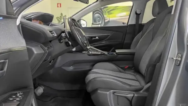 Peugeot 3008 1.2 PureTech Allure EAT8 16