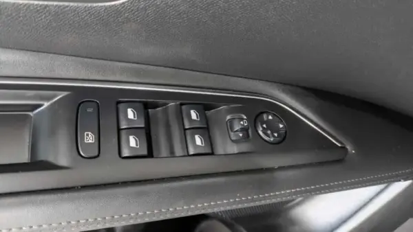 Peugeot 3008 1.2 PureTech Allure EAT8 43