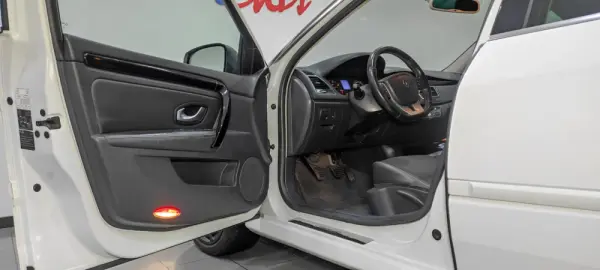 Renault Laguna Break 2.0 dCi GT 15