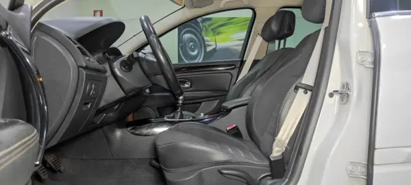 Renault Laguna Break 2.0 dCi GT 17