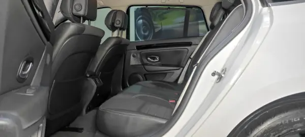 Renault Laguna Break 2.0 dCi GT 18