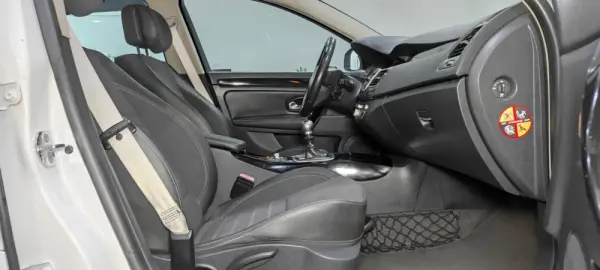 Renault Laguna Break 2.0 dCi GT 23