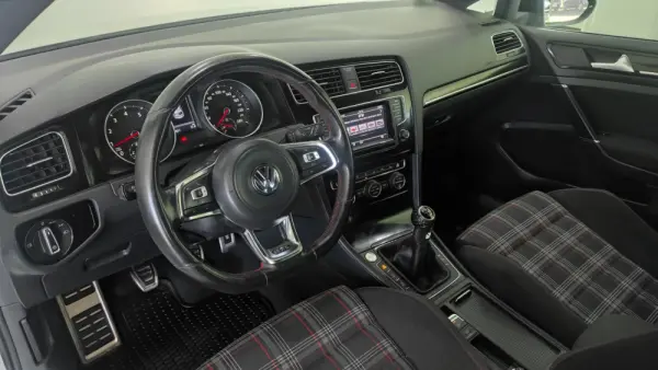 Volkswagen Golf 2.0 TSi GTi Performance 5
