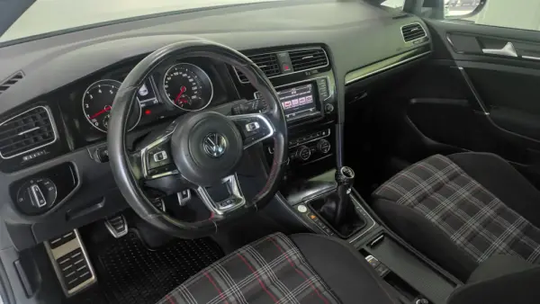 Volkswagen Golf 2.0 TSi GTi Performance 17