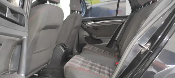 Volkswagen Golf GTI BlueMotion 6