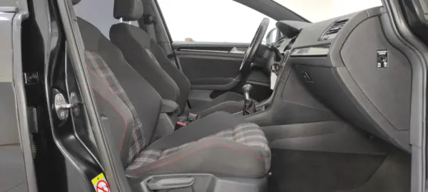 Volkswagen Golf GTI BlueMotion 23