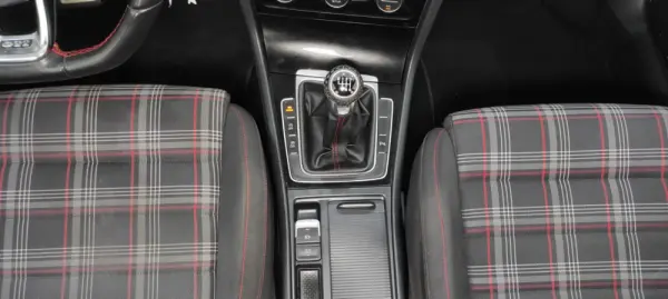 Volkswagen Golf GTI BlueMotion 29