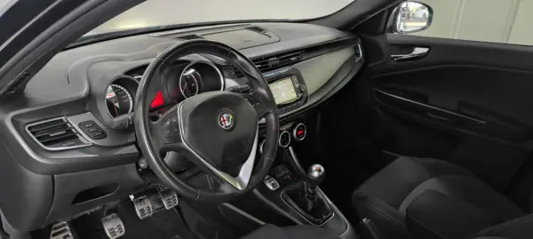 Alfa Romeo Giulietta 1.6 JTDM Exclusive 5