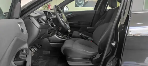 Alfa Romeo Giulietta 1.6 JTDM Exclusive 16