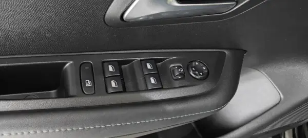 Peugeot 208 1.2 PureTech Allure 43