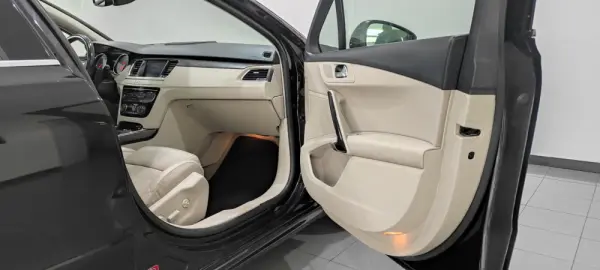 Peugeot 508 SW 2.0 HDi Allure J18 23