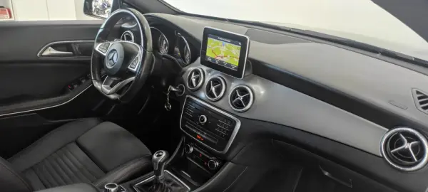 Mercedes-Benz CLA 180 d Shooting Brake AMG Line 24