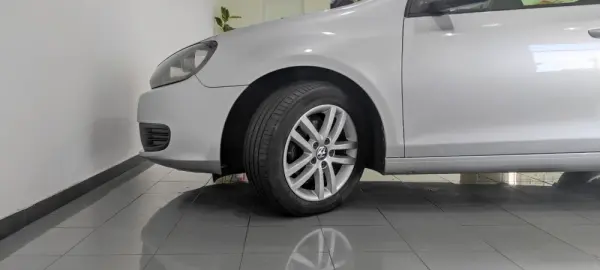 Volkswagen Golf 1.6 TDi Confortline 10
