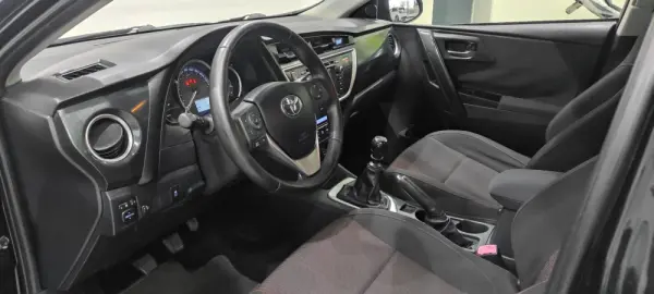 Toyota Auris 1.4 D-4D Com. +P.Techno+P.Sport 16