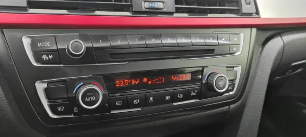 BMW 328 i xDrive Line Sport Auto 33