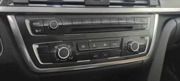 BMW 318 d Auto Line Luxury 37