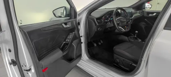 Ford Focus 1.0 EcoBoost MHEV ST-Line 15