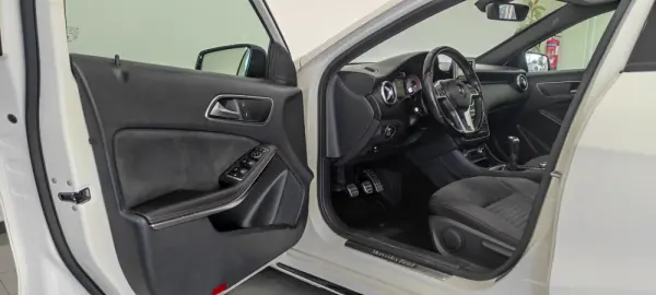 Mercedes-Benz A 180 d AMG Line 15