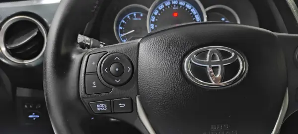 Toyota Auris 1.4 D-4D Com. +P.Techno+P.Sport 28
