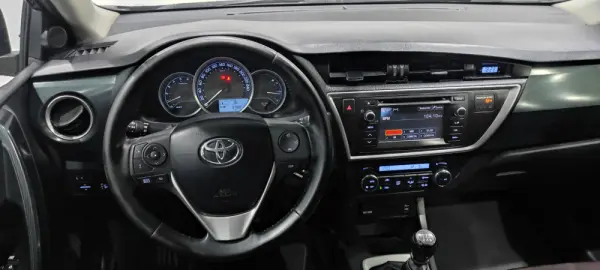 Toyota Auris 1.4 D-4D Com. +P.Techno+P.Sport 9