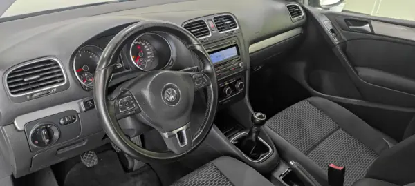 Volkswagen Golf 1.6 TDi Confortline 18