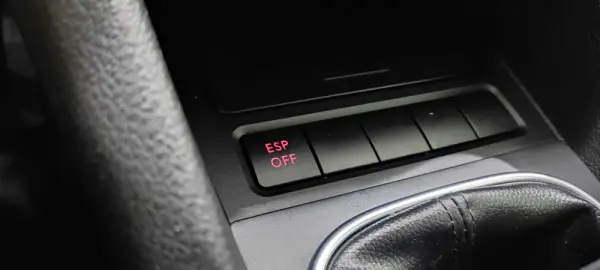 Volkswagen Golf 1.6 TDi Confortline 32