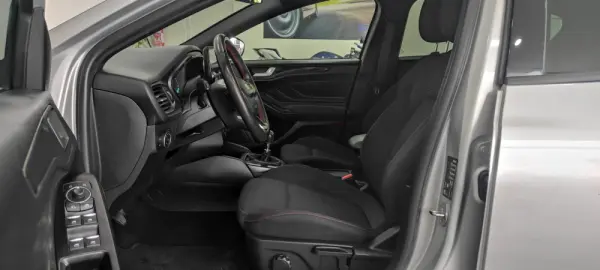 Ford Focus 1.0 EcoBoost MHEV ST-Line 16