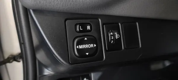 Toyota Yaris 1.0 VVT-i Comfort 38