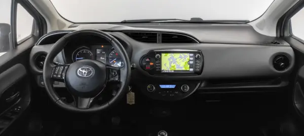 Toyota Yaris 1.0 VVT-i Comfort 8