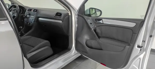 Volkswagen Golf 1.6 TDi Confortline 22