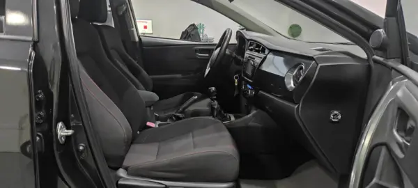 Toyota Auris 1.4 D-4D Com. +P.Techno+P.Sport 23