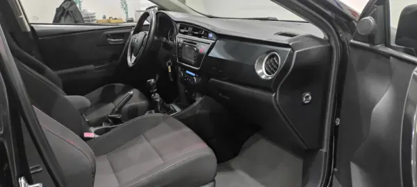Toyota Auris 1.4 D-4D Com. +P.Techno+P.Sport 22