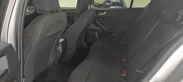 Ford Focus 1.0 EcoBoost MHEV ST-Line 6