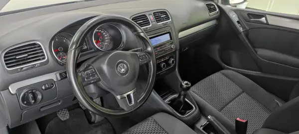 Volkswagen Golf 1.6 TDi Confortline 5