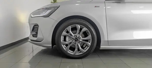 Ford Focus 1.0 EcoBoost MHEV ST-Line 42