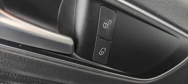 Mercedes-Benz A 160 7G-DCT 44