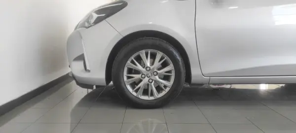 Toyota Yaris 1.0 VVT-i Comfort 41