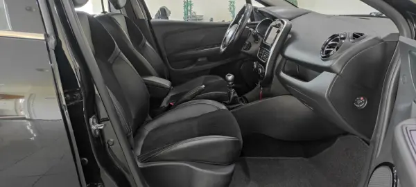 Renault Clio Sport Tourer Outro 23