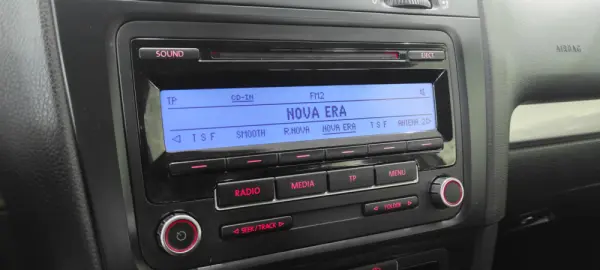 Volkswagen Golf 1.6 TDi Confortline 30