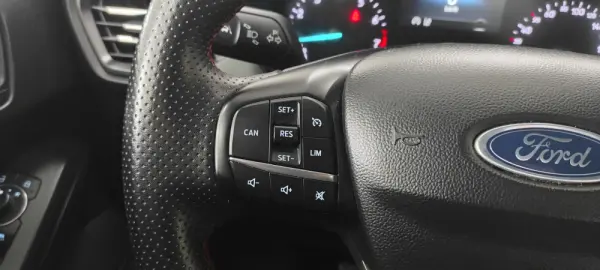 Ford Focus 1.0 EcoBoost MHEV ST-Line 38