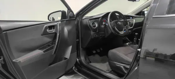 Toyota Auris 1.4 D-4D Com. +P.Techno+P.Sport 15