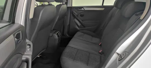 Volkswagen Golf 1.6 TDi Confortline 19