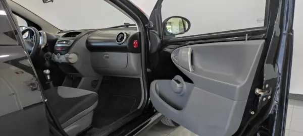 Peugeot 107 1.0 Urban 21