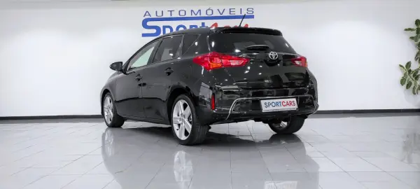 Toyota Auris 1.4 D-4D Com. +P.Techno+P.Sport 4