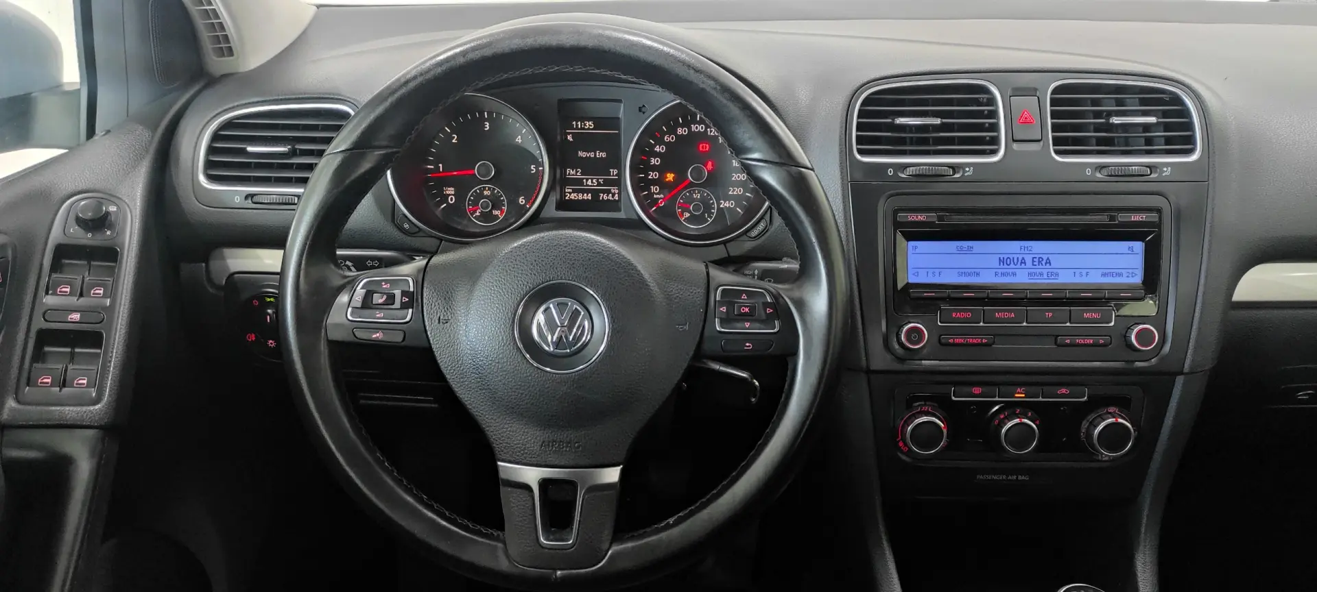 Volkswagen Golf 1.6 TDi Confortline 26