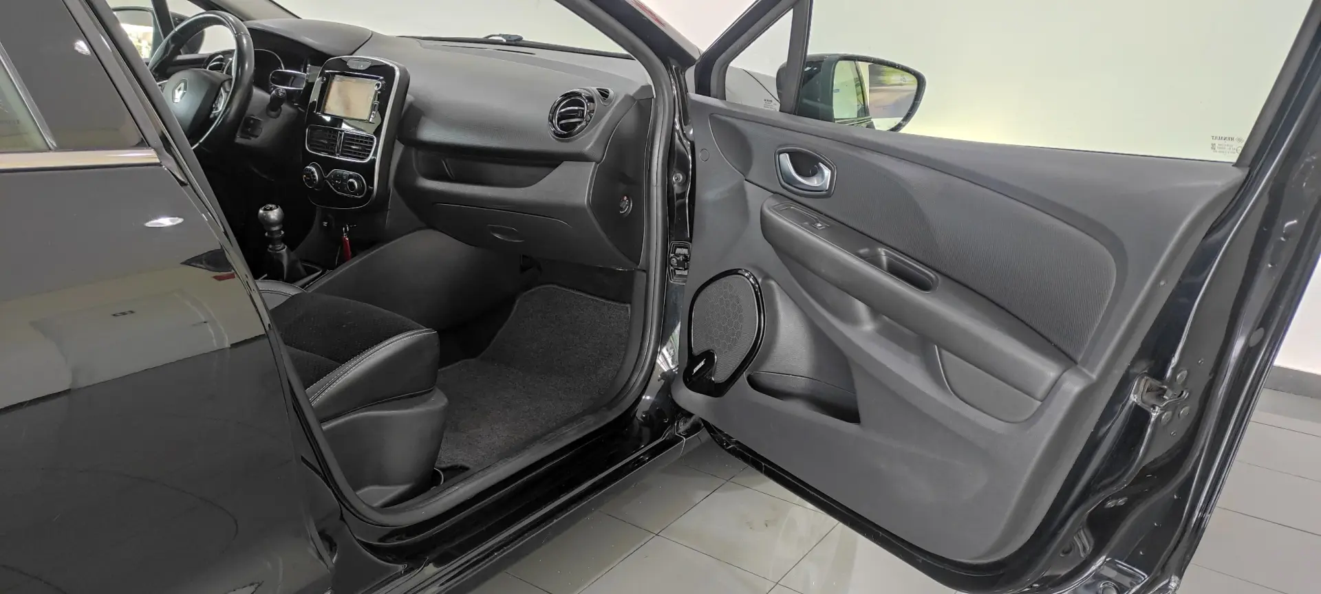 Renault Clio Sport Tourer Outro 22